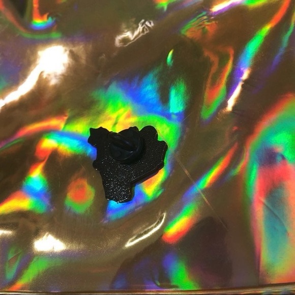 💔☠️ New Unique Grunge Enamel Pin / Brooch ☠️💔 - Picture 4 of 4